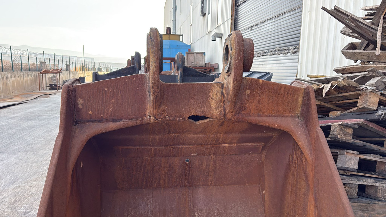 HITACHI Second Hand 50tons Bucket With Cheap Price - Kotró kanál - Lánctalpas kotró: 5 kép. HITACHI Second Hand 50tons Bucket With Cheap Price - Kotró kanál - Lánctalpas kotró: 5 kép.