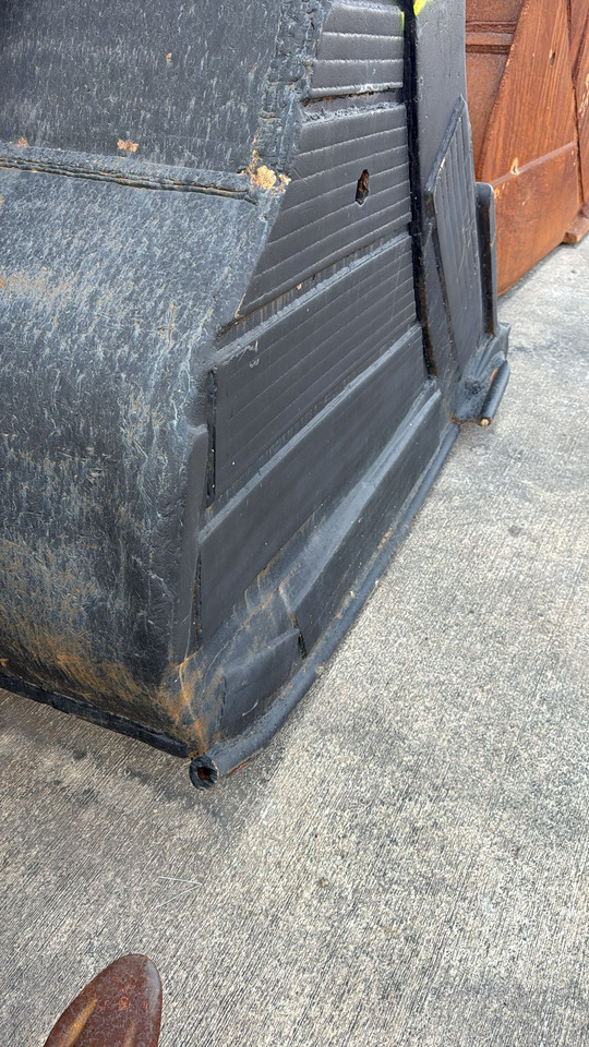 HITACHI ZX520/530 Cheap Second Hand Bucket - Kotró kanál: 5 kép. HITACHI ZX520/530 Cheap Second Hand Bucket - Kotró kanál: 5 kép.