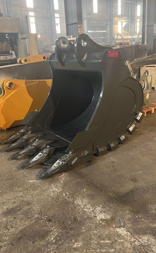 Hitachi ZX490 Heavy Duty Bucket - Kotró kanál: 3 kép. Hitachi ZX490 Heavy Duty Bucket - Kotró kanál: 3 kép.