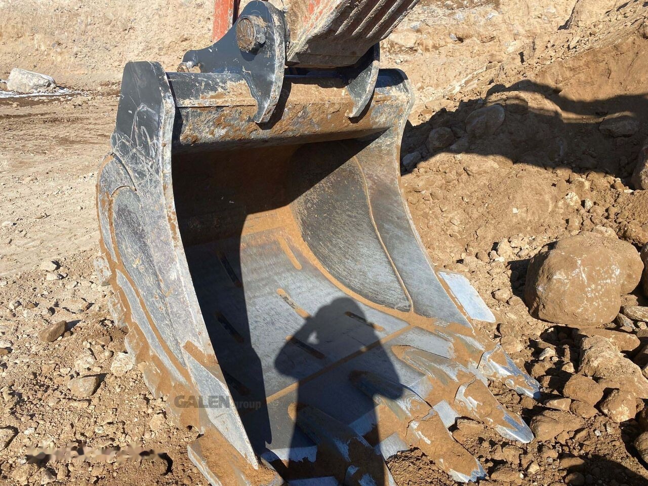 Hitachi ZX490 Heavy Duty Bucket - Kotró kanál: 2 kép. Hitachi ZX490 Heavy Duty Bucket - Kotró kanál: 2 kép.