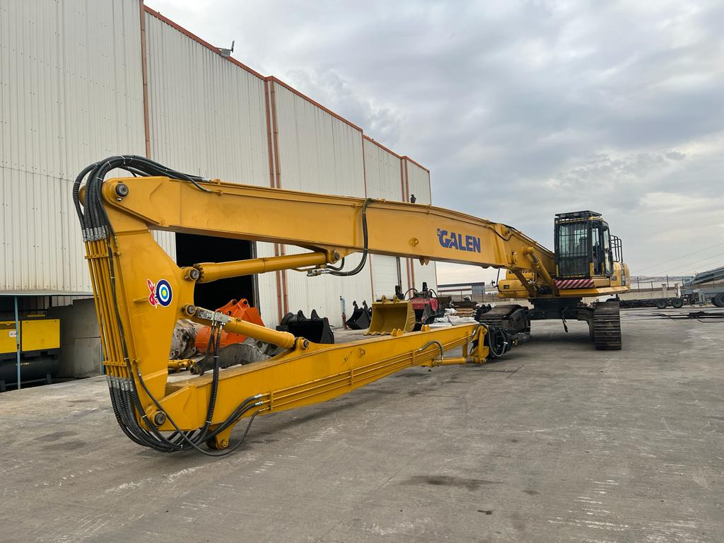 KOMATSU PC390 - Bontó kotrógép: 2 kép. KOMATSU PC390 - Bontó kotrógép: 2 kép.