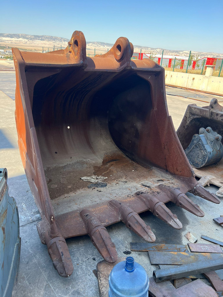 KOMATSU PC850 - Kotró kanál - Építőipari gépek: 1 kép. KOMATSU PC850 - Kotró kanál - Építőipari gépek: 1 kép.