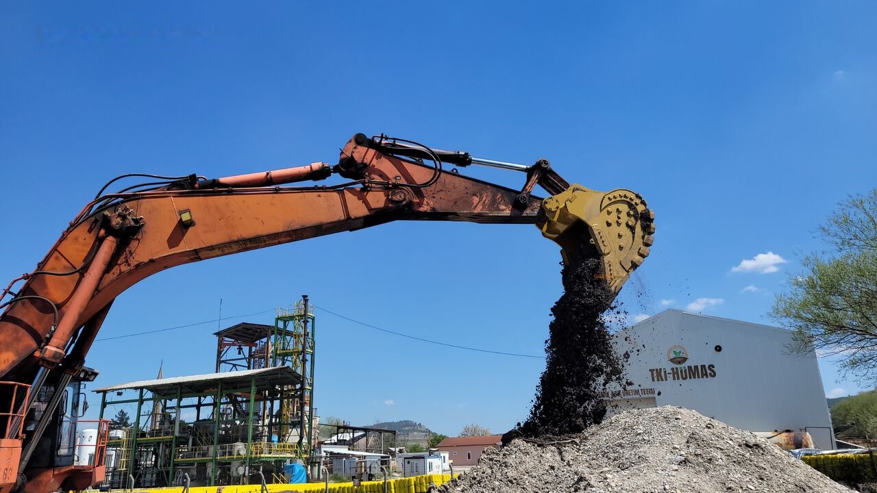 Kotró kanál Komatsu PC1250 Extreme Heavy Duty Bucket: 8 kép. Kotró kanál Komatsu PC1250 Extreme Heavy Duty Bucket: 8 kép.