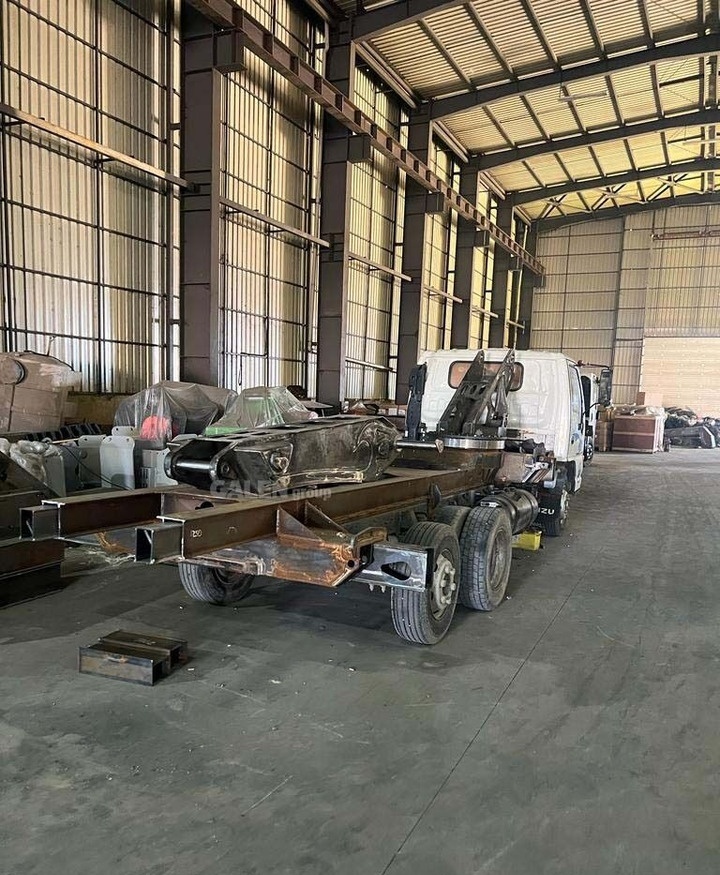 New Knuckle Crane Boom - Daru: 1 kép. New Knuckle Crane Boom - Daru: 1 kép.