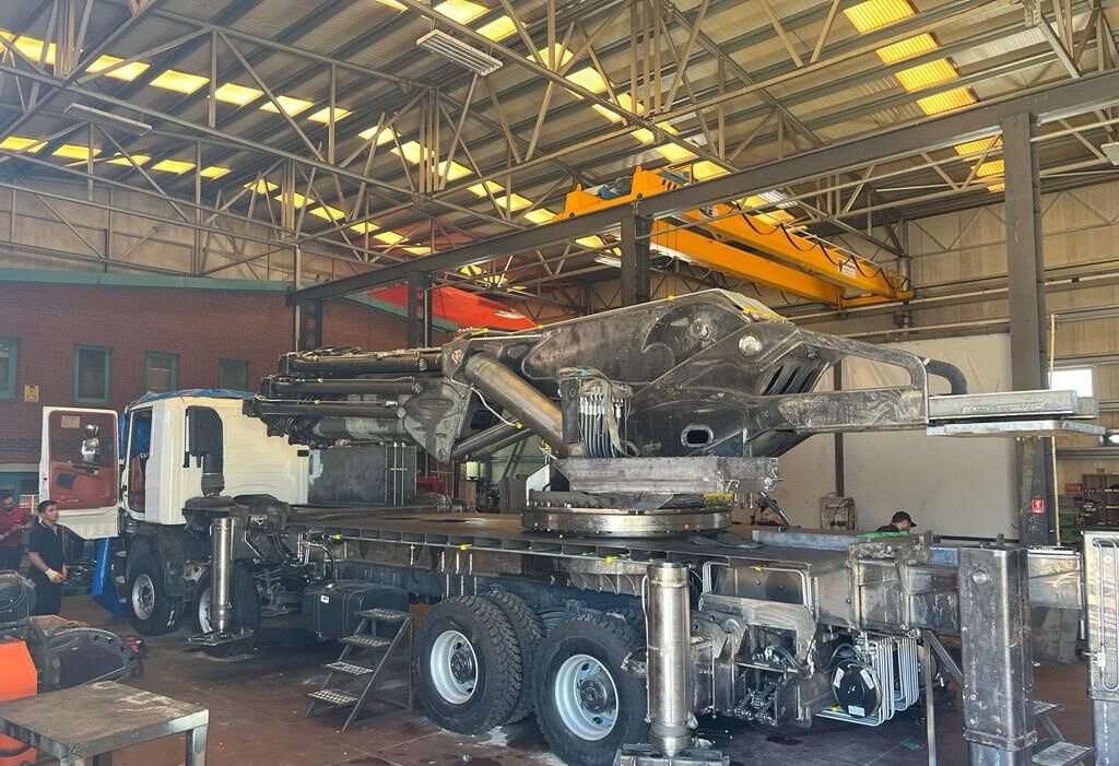 New - Autódaru: 3 kép. New - Autódaru: 3 kép.