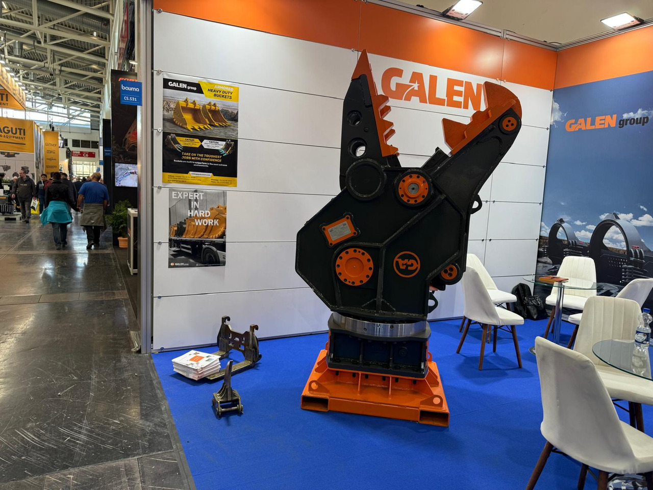 Pulverizer 2300kg - Roppantó olló - Adapterek: 1 kép. Pulverizer 2300kg - Roppantó olló - Adapterek: 1 kép.