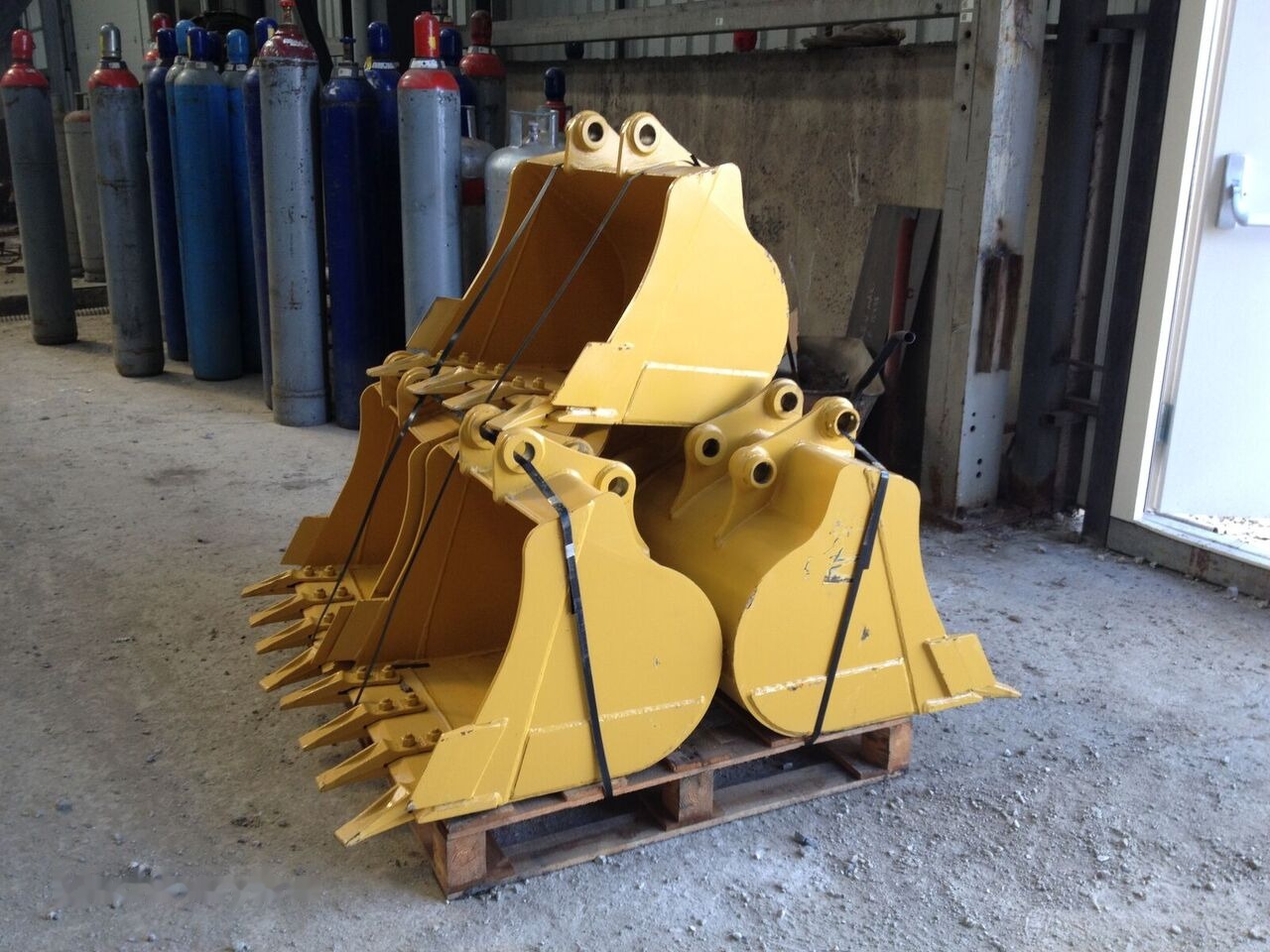 Yanmar BUCKETS - Kotró kanál: 2 kép. Yanmar BUCKETS - Kotró kanál: 2 kép.