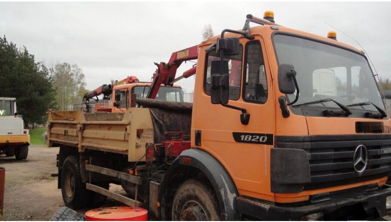 Mercedes-Benz 1820 - Billenőplatós teherautó, Darus autó: 1 kép. Mercedes-Benz 1820 - Billenőplatós teherautó, Darus autó: 1 kép.