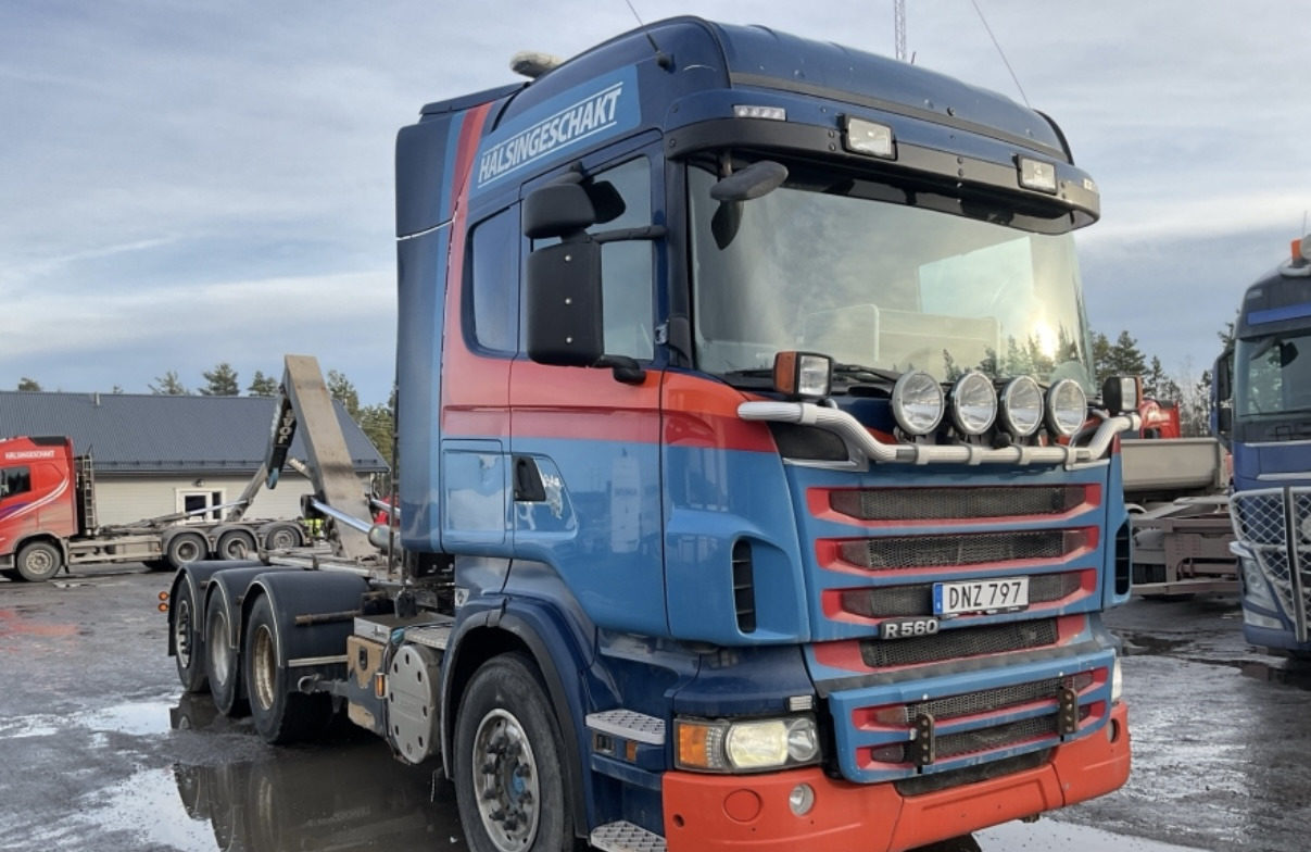 SCANIA R560 - Horgos rakodó teherautó: 2 kép. SCANIA R560 - Horgos rakodó teherautó: 2 kép.
