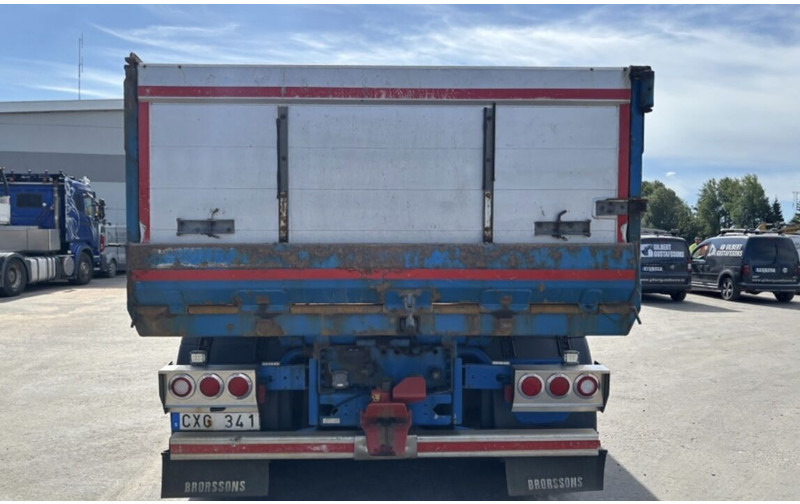 Scania R560 8x4 - Billenőplatós teherautó: 4 kép. Scania R560 8x4 - Billenőplatós teherautó: 4 kép.