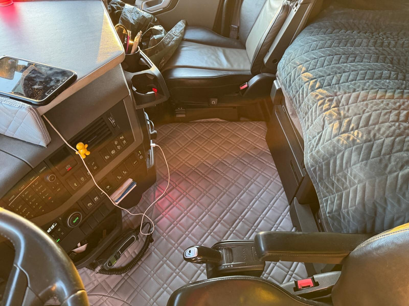 Volvo FH540 - Alvaz teherautó: 5 kép. Volvo FH540 - Alvaz teherautó: 5 kép.