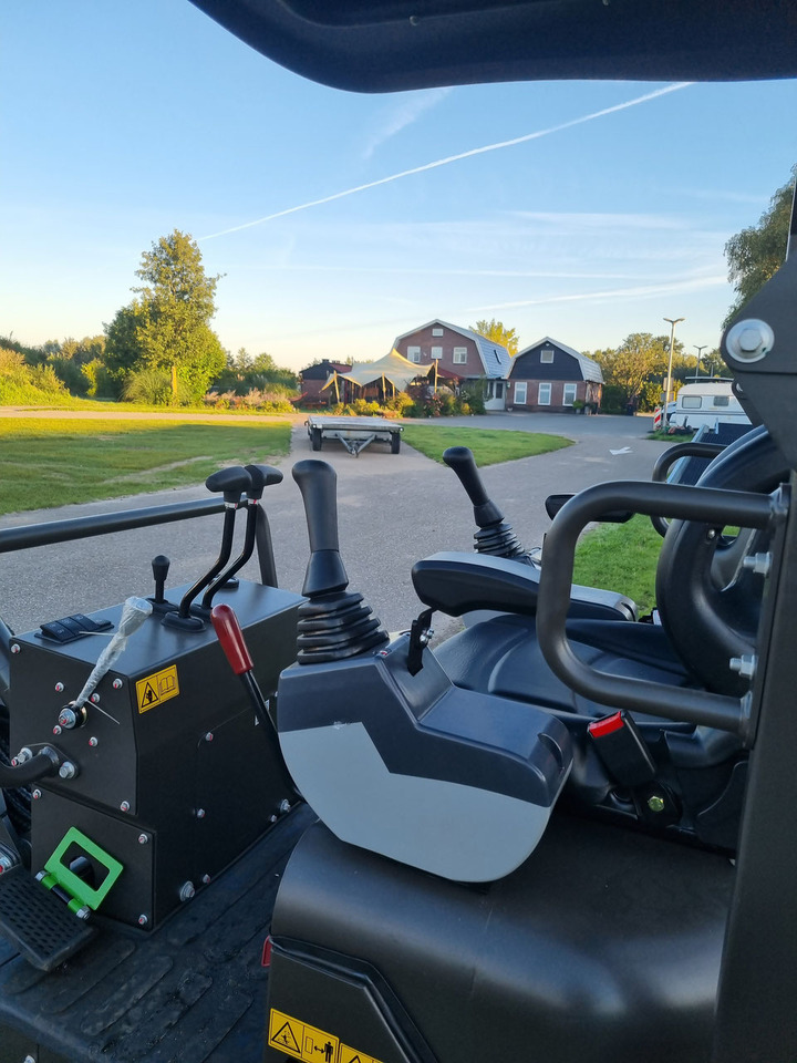 Minikotró WCM CTX 8010 Servo Diesel: 18 kép. Minikotró WCM CTX 8010 Servo Diesel: 18 kép.