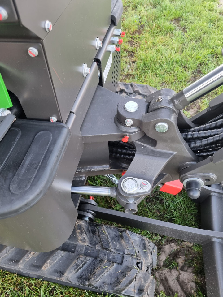 Minikotró WCM CTX 8010 Servo Diesel: 12 kép. Minikotró WCM CTX 8010 Servo Diesel: 12 kép.