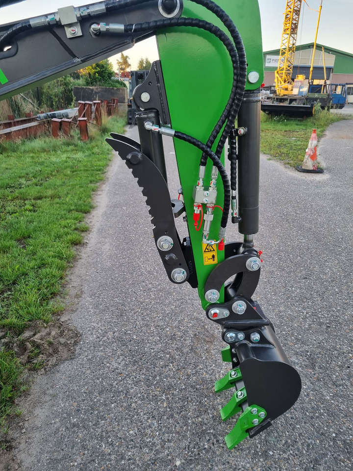 Minikotró WCM CTX 8010 Servo Diesel: 10 kép. Minikotró WCM CTX 8010 Servo Diesel: 10 kép.