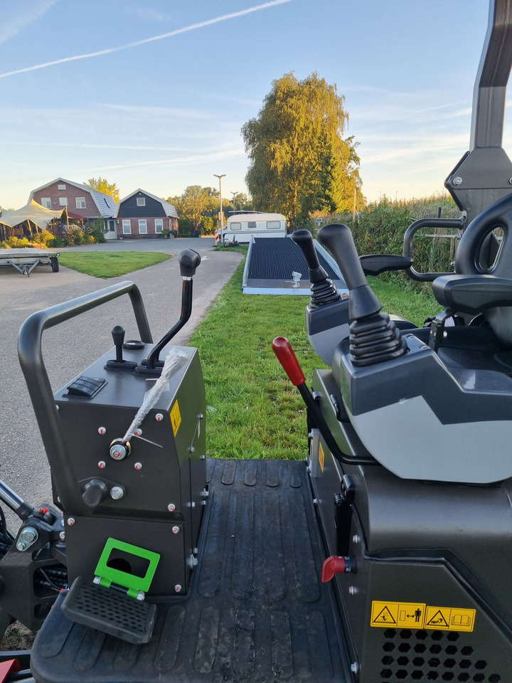 Minikotró WCM CTX 8010 Servo Diesel: 20 kép. Minikotró WCM CTX 8010 Servo Diesel: 20 kép.