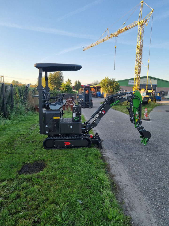 Minikotró WCM CTX 8010 Servo Diesel: 6 kép. Minikotró WCM CTX 8010 Servo Diesel: 6 kép.