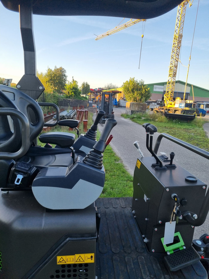 Minikotró WCM CTX 8010 Servo Diesel: 16 kép. Minikotró WCM CTX 8010 Servo Diesel: 16 kép.