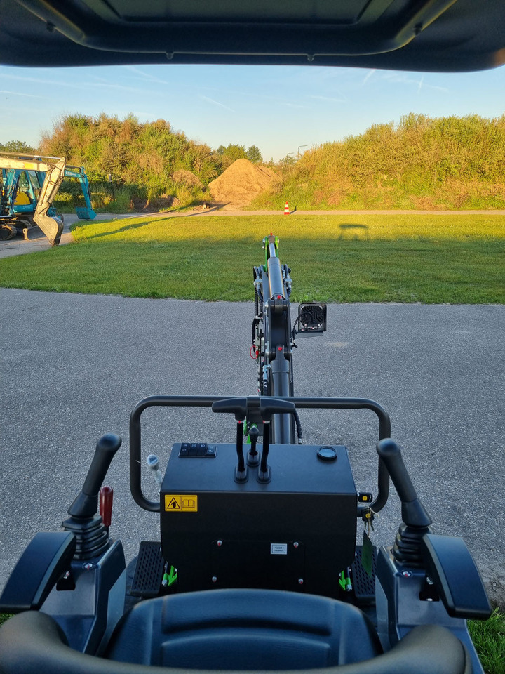 Minikotró WCM CTX 8010 Servo Diesel: 17 kép. Minikotró WCM CTX 8010 Servo Diesel: 17 kép.