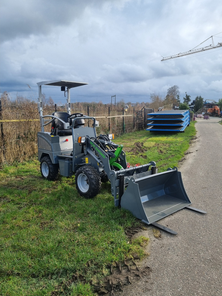 WCM L1150e E-power - Gumikerekes homlokrakodó: 5 kép. WCM L1150e E-power - Gumikerekes homlokrakodó: 5 kép.