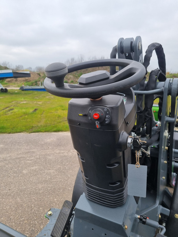 Gumikerekes homlokrakodó WCM -L1460 shovel met beugel: 20 kép.