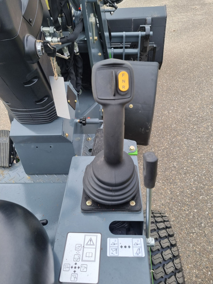 Gumikerekes homlokrakodó WCM -L1460 shovel met beugel: 19 kép.