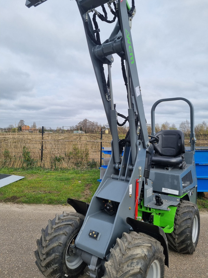 Gumikerekes homlokrakodó WCM -L1460 shovel met beugel: 9 kép.