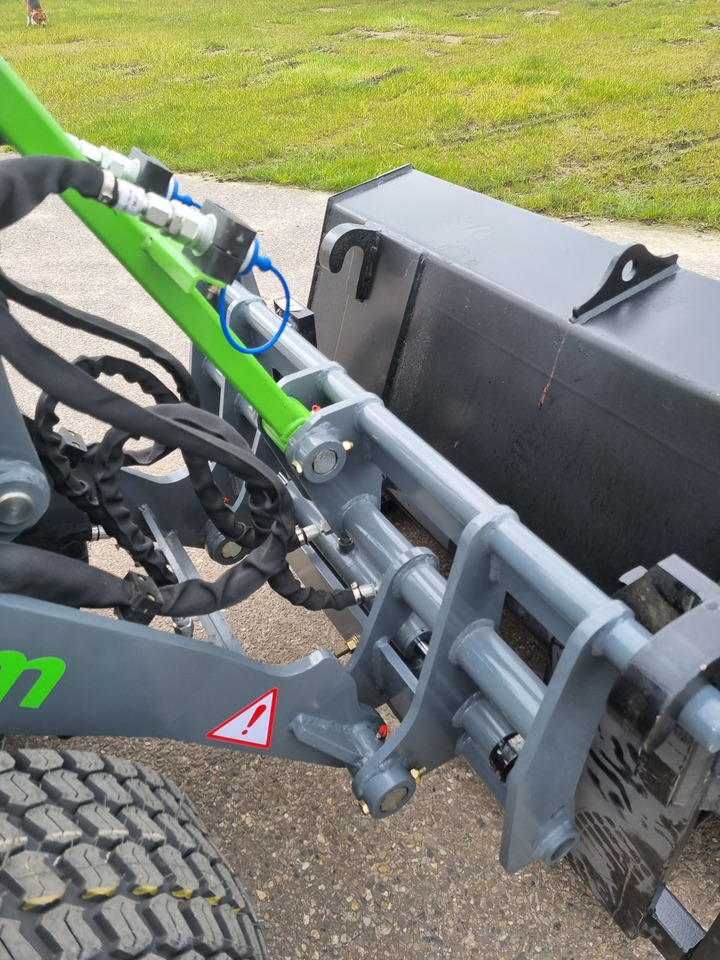 Gumikerekes homlokrakodó WCM -L1460 shovel met beugel: 14 kép.