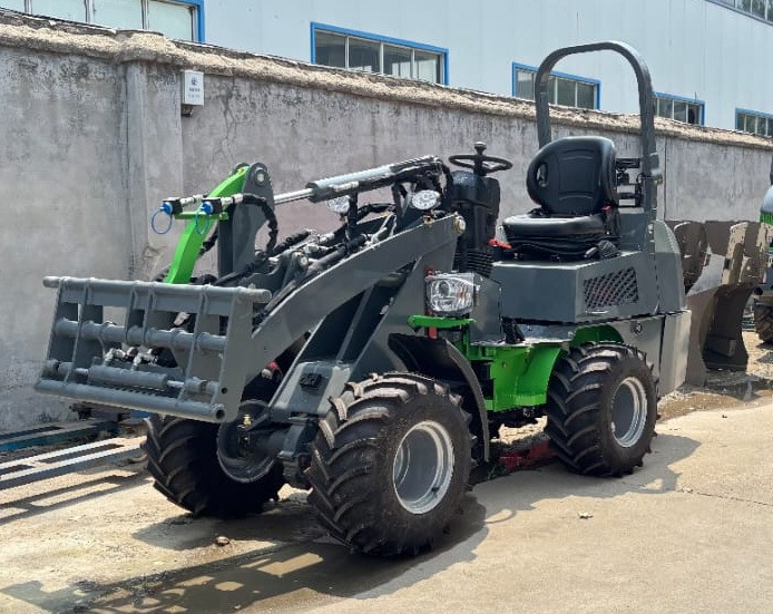 WCM -L1812 - Gumikerekes homlokrakodó: 2 kép. WCM -L1812 - Gumikerekes homlokrakodó: 2 kép.