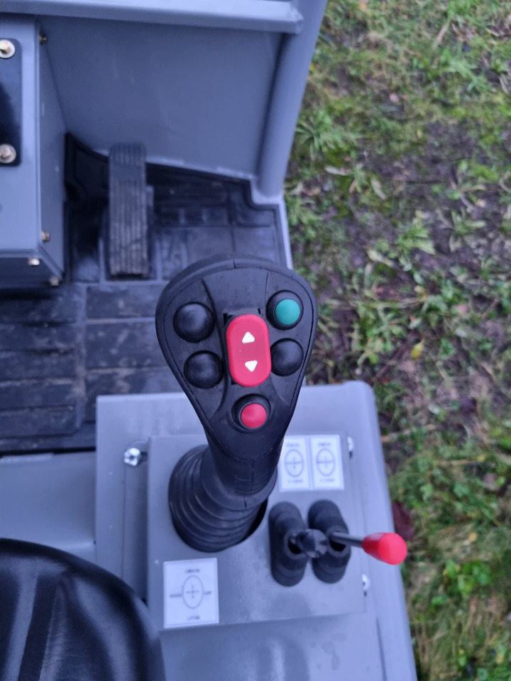 WCM L2110e E-Power - Gumikerekes homlokrakodó: 3 kép. WCM L2110e E-Power - Gumikerekes homlokrakodó: 3 kép.