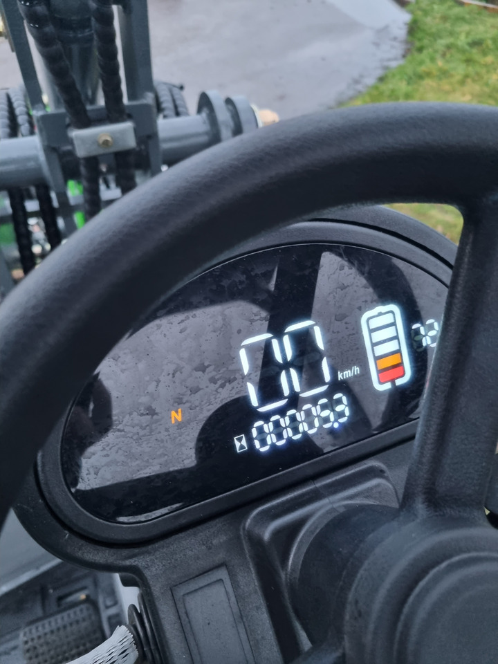 WCM L2110e E-Power - Gumikerekes homlokrakodó: 1 kép. WCM L2110e E-Power - Gumikerekes homlokrakodó: 1 kép.