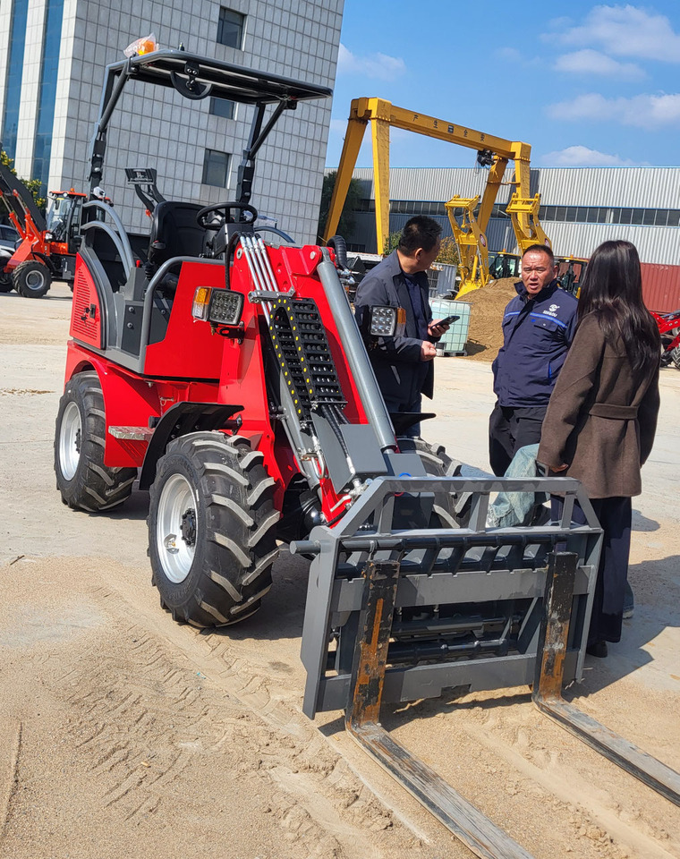 WCM-LT2110e - Gumikerekes homlokrakodó: 1 kép. WCM-LT2110e - Gumikerekes homlokrakodó: 1 kép.