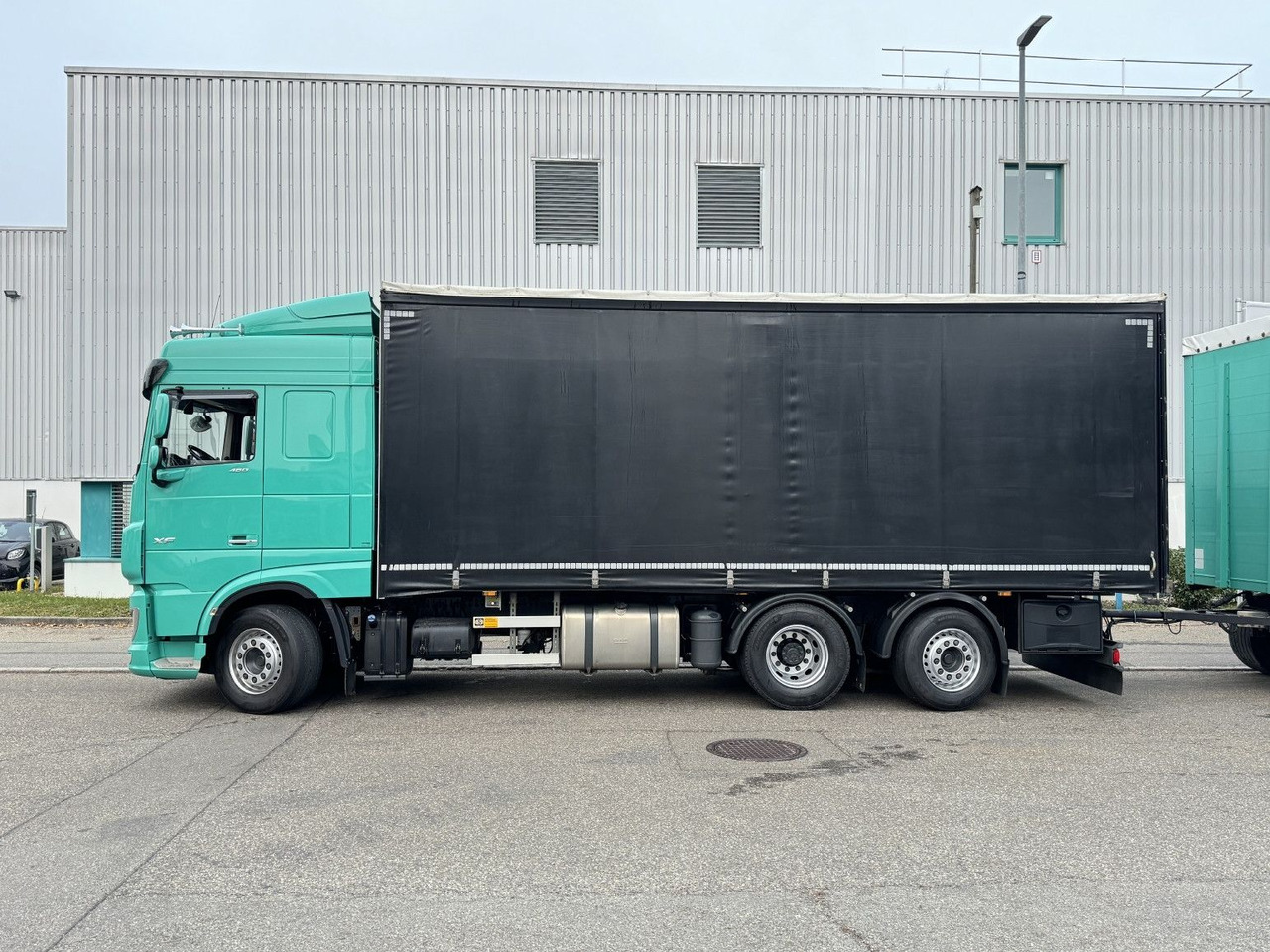 DAF XF480 6x2 Schiebeplane-Zug Bordwände Lenkachse - Ponyvás teherautó: 4 kép. DAF XF480 6x2 Schiebeplane-Zug Bordwände Lenkachse - Ponyvás teherautó: 4 kép.