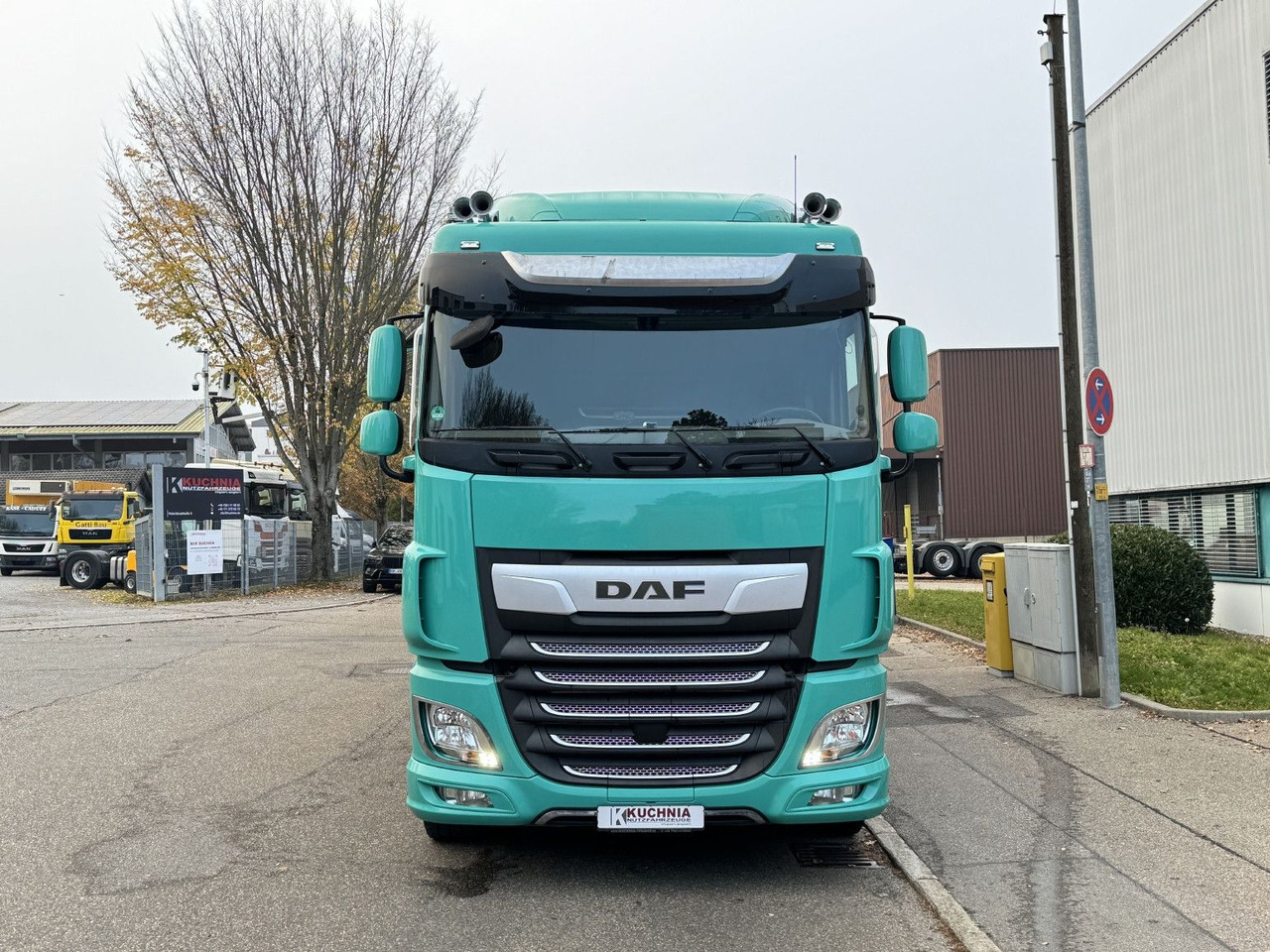 DAF XF480 6x2 Schiebeplane-Zug Bordwände Lenkachse - Ponyvás teherautó: 3 kép. DAF XF480 6x2 Schiebeplane-Zug Bordwände Lenkachse - Ponyvás teherautó: 3 kép.