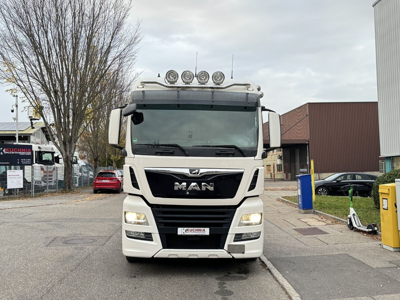 MAN TGX 26.500 XLX Lenkachse BDF 7,15-7,45 u-LBW 2t - Cserefelépítményes teherautó: 4 kép. MAN TGX 26.500 XLX Lenkachse BDF 7,15-7,45 u-LBW 2t - Cserefelépítményes teherautó: 4 kép.
