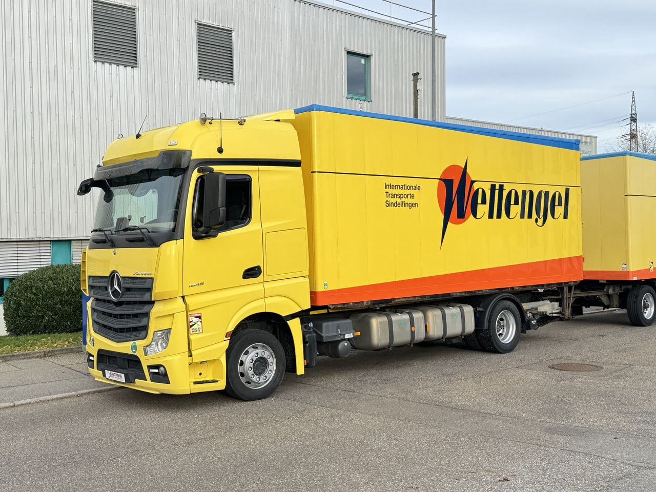Mercedes-Benz Actros 1848 LL Gr.Haus AWL-Möbelkoffer uLBW - Dobozos felépítményű teherautó: 4 kép. Mercedes-Benz Actros 1848 LL Gr.Haus AWL-Möbelkoffer uLBW - Dobozos felépítményű teherautó: 4 kép.