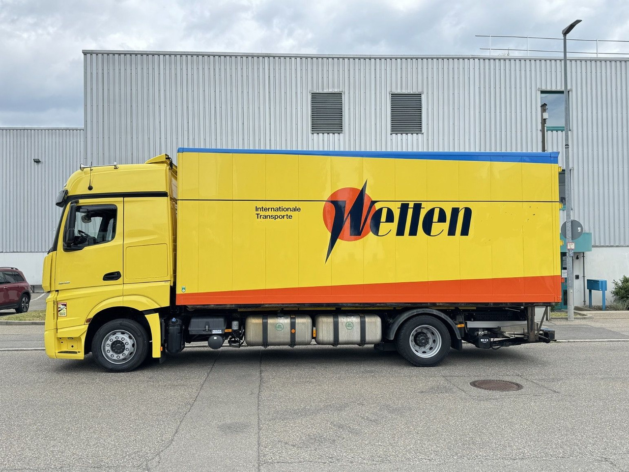 Mercedes-Benz Actros 1848 LL Gr.Haus AWL-Möbelkoffer uLBW - Dobozos felépítményű teherautó: 5 kép. Mercedes-Benz Actros 1848 LL Gr.Haus AWL-Möbelkoffer uLBW - Dobozos felépítményű teherautó: 5 kép.