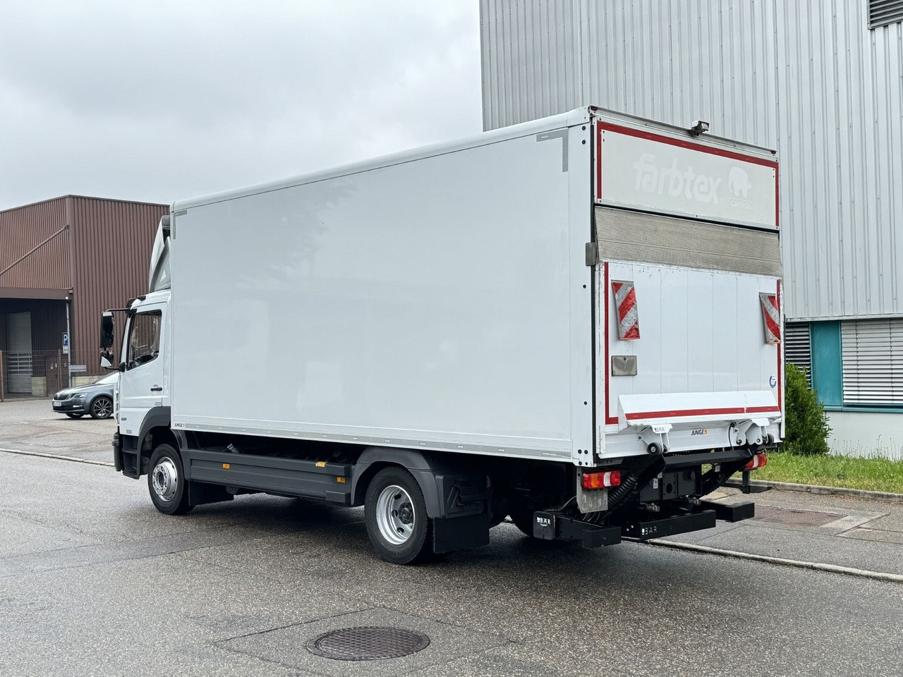 Mercedes-Benz Atego 1221 L Koffer 6,1m LBW AHK Klima TOP - Dobozos felépítményű teherautó: 5 kép. Mercedes-Benz Atego 1221 L Koffer 6,1m LBW AHK Klima TOP - Dobozos felépítményű teherautó: 5 kép.