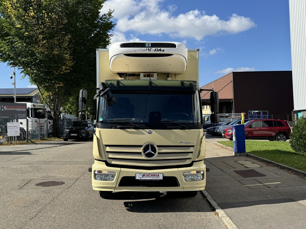Mercedes-Benz Atego 1323L 4-Fleisch-Rohrbahnen TK T600R ATM - Hűtős teherautó: 3 kép. Mercedes-Benz Atego 1323L 4-Fleisch-Rohrbahnen TK T600R ATM - Hűtős teherautó: 3 kép.