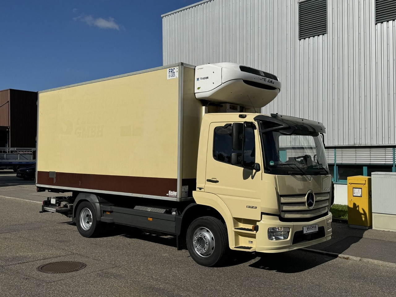 Mercedes-Benz Atego 1323L 4-Fleisch-Rohrbahnen TK T600R ATM - Hűtős teherautó: 4 kép. Mercedes-Benz Atego 1323L 4-Fleisch-Rohrbahnen TK T600R ATM - Hűtős teherautó: 4 kép.