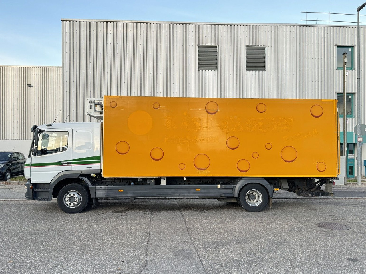 Mercedes-Benz Atego 1524 L-Haus Tiefkühlkoffer 6,9m LBW Tür - Hűtős teherautó: 4 kép. Mercedes-Benz Atego 1524 L-Haus Tiefkühlkoffer 6,9m LBW Tür - Hűtős teherautó: 4 kép.