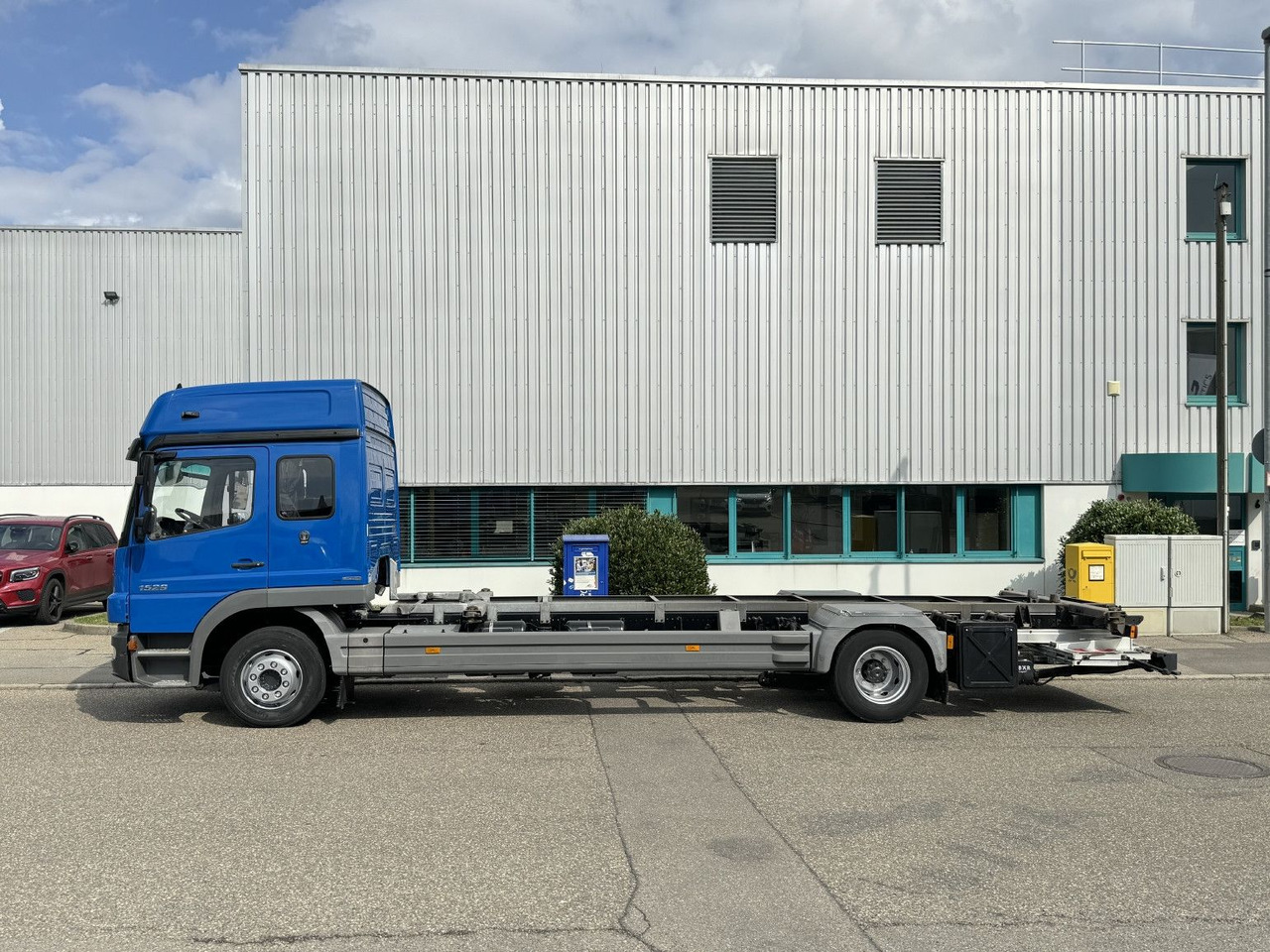Mercedes-Benz Atego 1529 LL BDF 6-Sitze Umzug u-LBW Gr-Haus - Cserefelépítményes teherautó: 5 kép. Mercedes-Benz Atego 1529 LL BDF 6-Sitze Umzug u-LBW Gr-Haus - Cserefelépítményes teherautó: 5 kép.