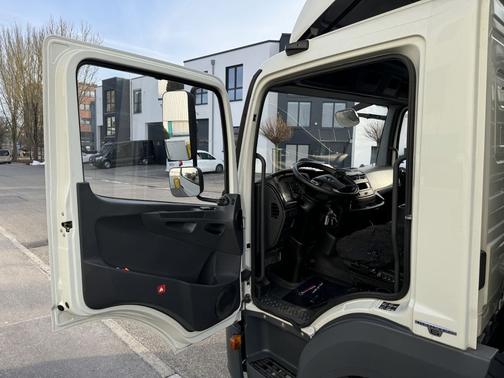Dobozos kisteherautó Mercedes-Benz Atego 818L Koffer 6,3m LBW Klima Autom. Luftgef.: 10 kép.