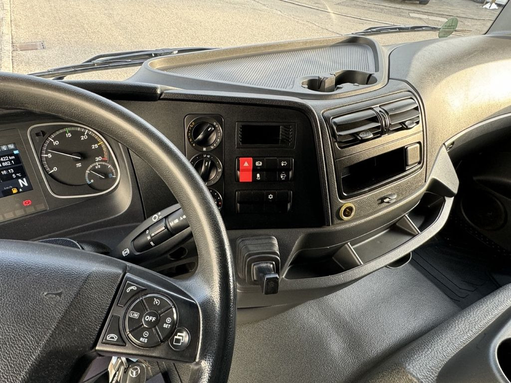 Dobozos kisteherautó Mercedes-Benz Atego 818L Koffer 6,3m LBW Klima Autom. Luftgef.: 15 kép.