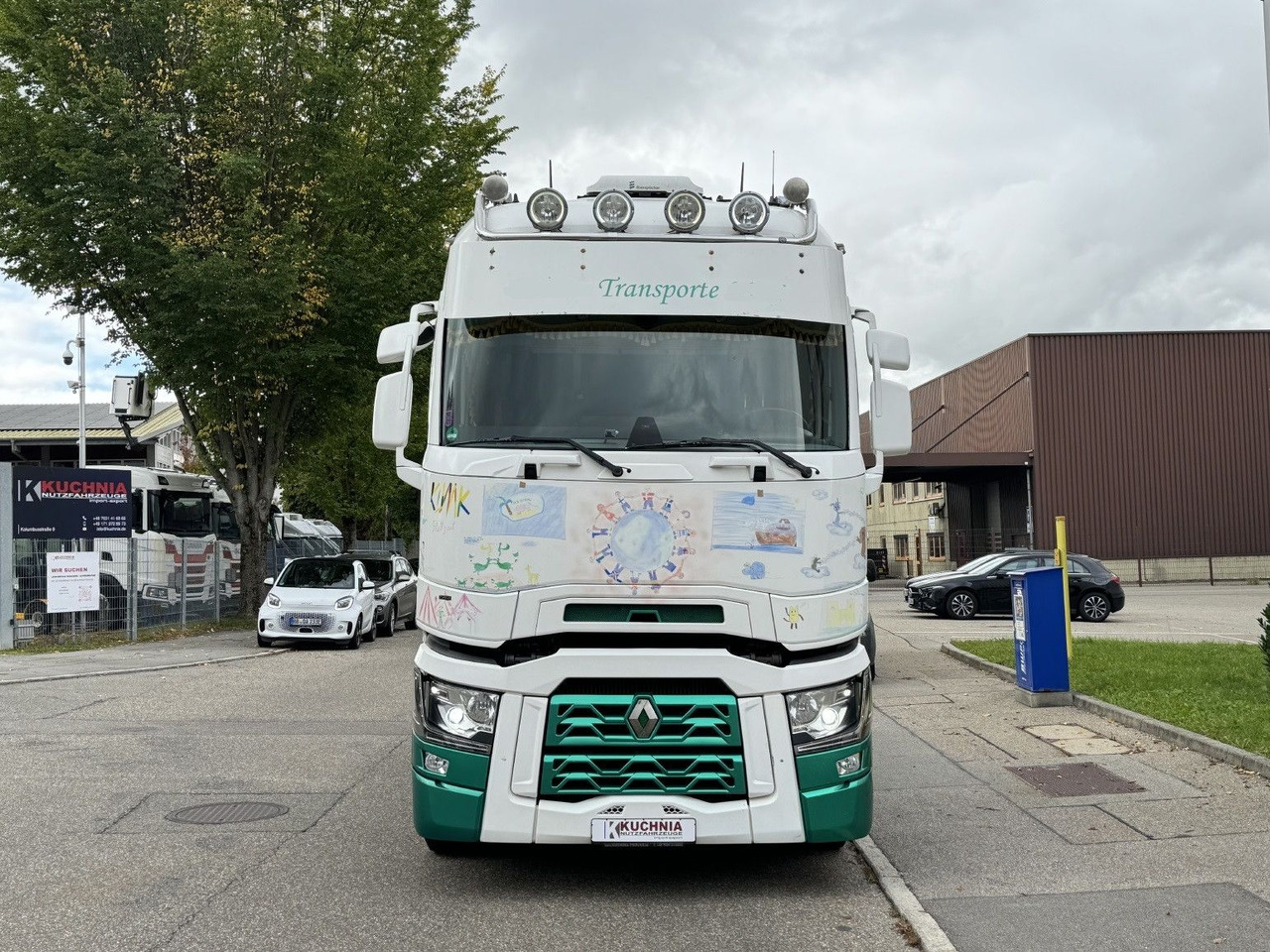 Renault T520 HIGHCAB Comfort 2-Tanks Retarder Airbrush - Nyergesvontató: 2 kép. Renault T520 HIGHCAB Comfort 2-Tanks Retarder Airbrush - Nyergesvontató: 2 kép.