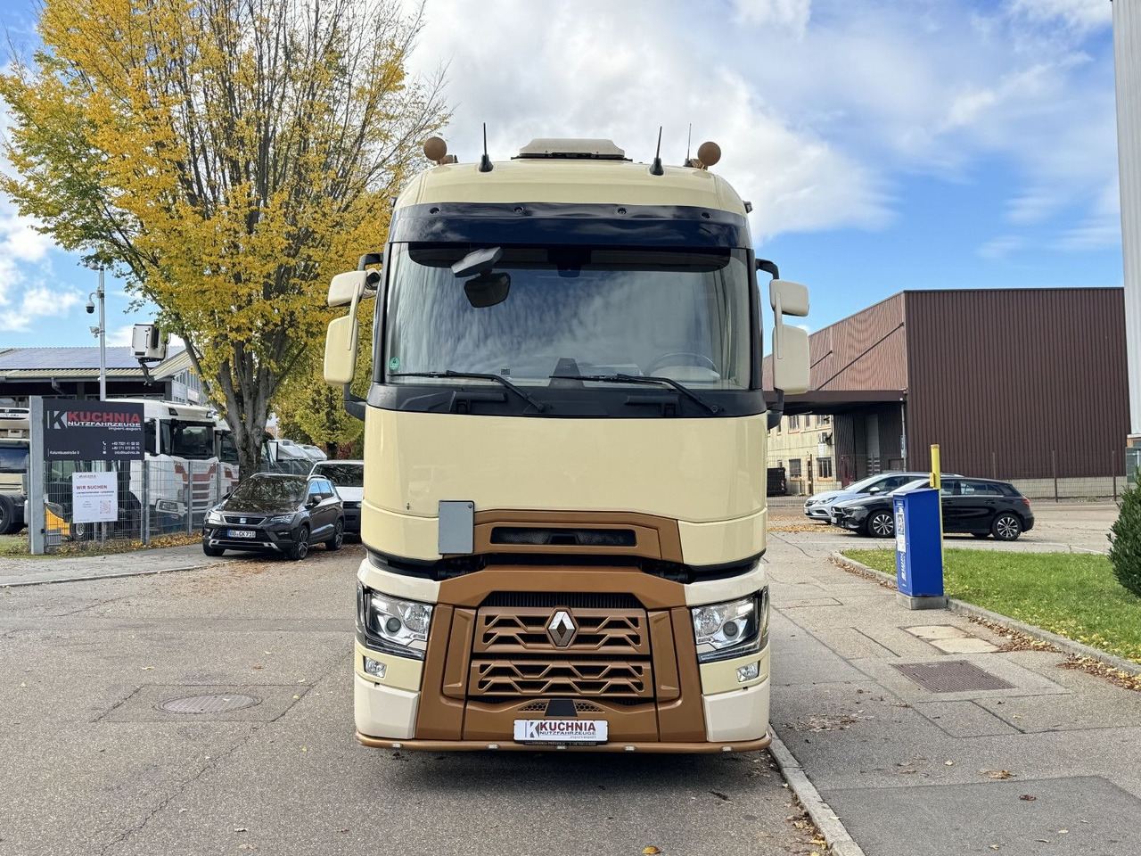 Renault T520 HIGHCAB TTC-Umbau 2-Tanks Retarder Standkli - Nyergesvontató: 3 kép. Renault T520 HIGHCAB TTC-Umbau 2-Tanks Retarder Standkli - Nyergesvontató: 3 kép.