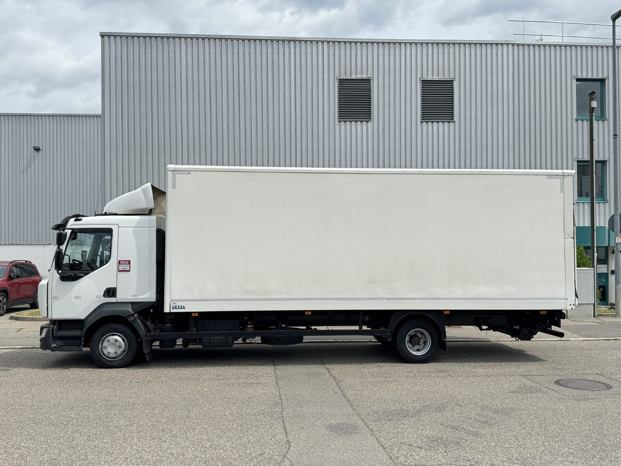 Renault D12-240 Koffer 7,3m AHK L-Haus Klima Luft - Dobozos felépítményű teherautó: 4 kép. Renault D12-240 Koffer 7,3m AHK L-Haus Klima Luft - Dobozos felépítményű teherautó: 4 kép.
