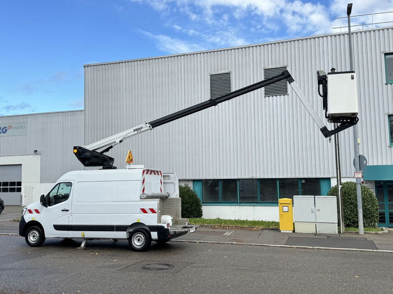 Renault MASTER Versalift VDTL 135 C, 14m 230kg Abstützun - Emelőkosaras teherautó: 4 kép. Renault MASTER Versalift VDTL 135 C, 14m 230kg Abstützun - Emelőkosaras teherautó: 4 kép.