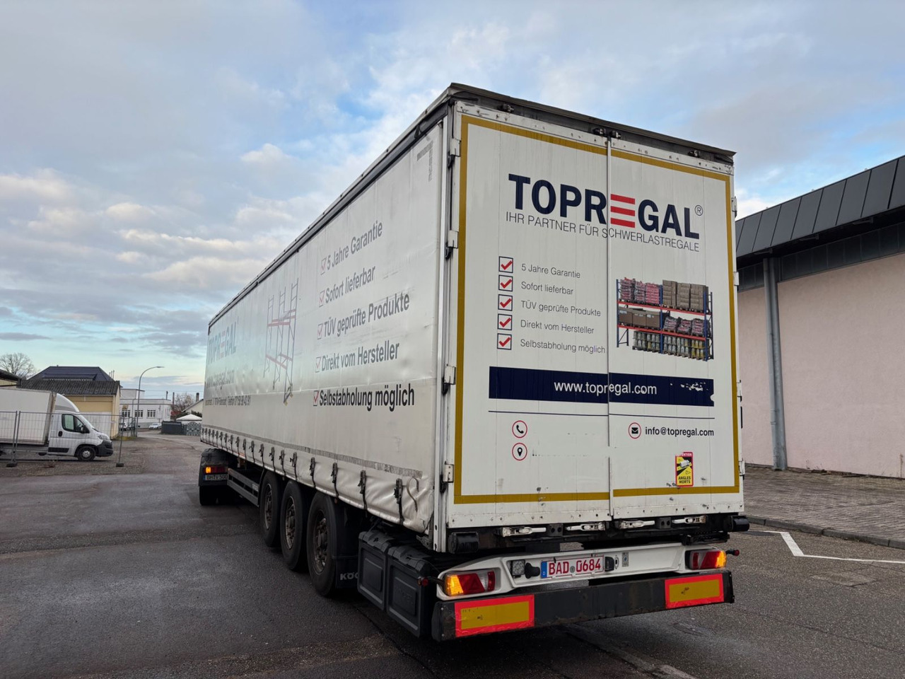 Kögel SN24, Edscha, Schiebeplane, BPW-Achse - Ponyvás félpótkocsi: 3 kép. Kögel SN24, Edscha, Schiebeplane, BPW-Achse - Ponyvás félpótkocsi: 3 kép.