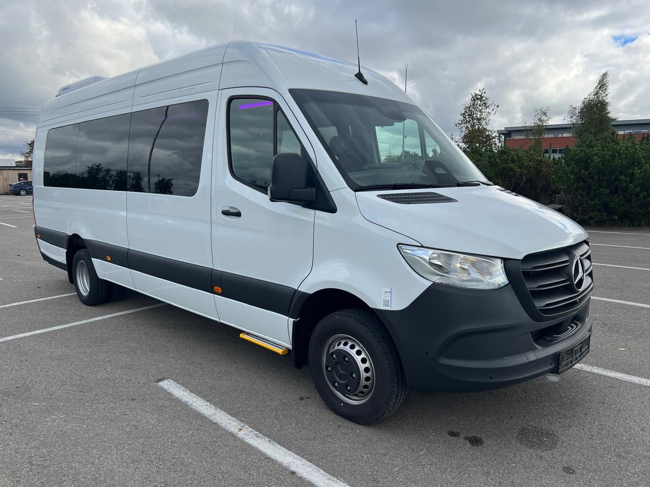 Mercedes-Benz Sprinter 517 Komfort XL, 21 SS - Minibusz, Kisbusz: 1 kép. Mercedes-Benz Sprinter 517 Komfort XL, 21 SS - Minibusz, Kisbusz: 1 kép.