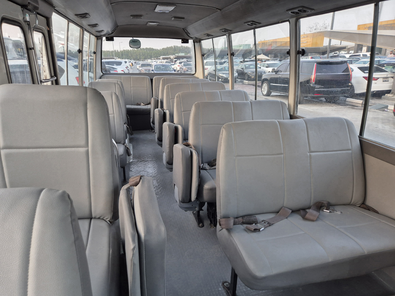 TOYOTA Coaster ... 25 places ...climatisé - Minibusz, Kisbusz: 5 kép. TOYOTA Coaster ... 25 places ...climatisé - Minibusz, Kisbusz: 5 kép.